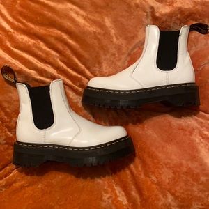 Dr. Martens 2976 Quad Chelsea Boot